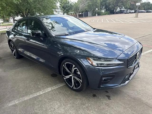 2024 Volvo S60 B5 Plus Dark Theme