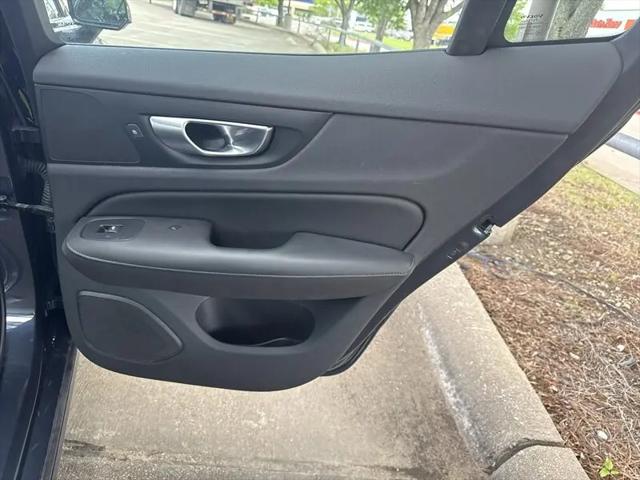 2024 Volvo S60 B5 Plus Dark Theme