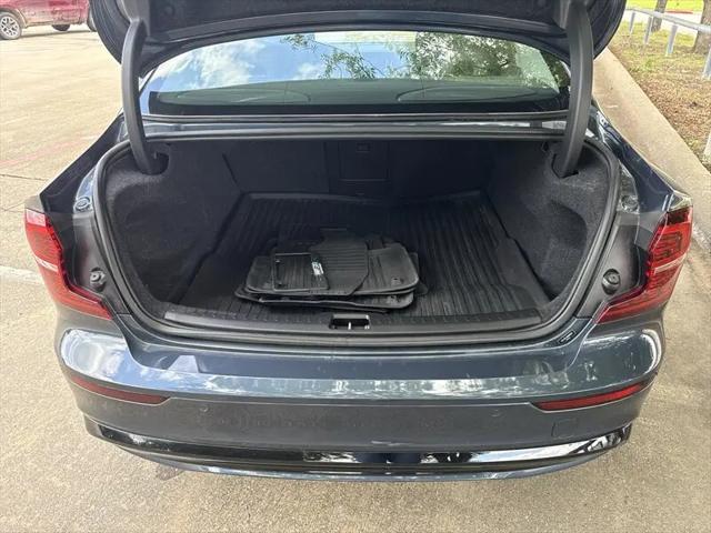 2024 Volvo S60 B5 Plus Dark Theme