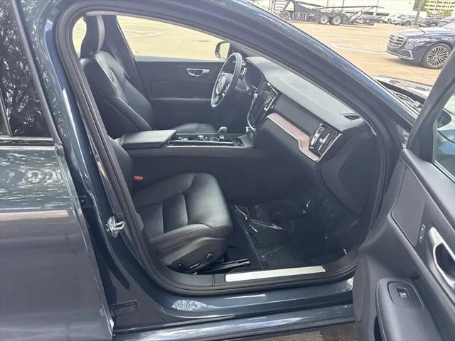 2024 Volvo S60 B5 Plus Dark Theme