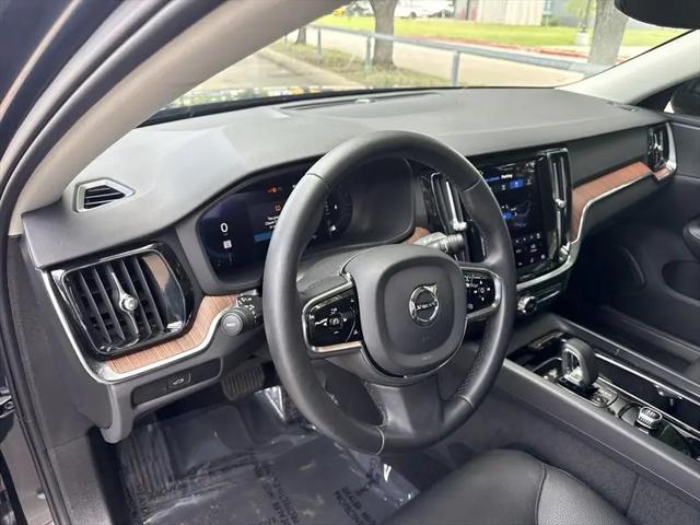 2024 Volvo S60 B5 Plus Dark Theme