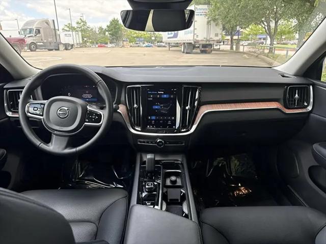 2024 Volvo S60 B5 Plus Dark Theme