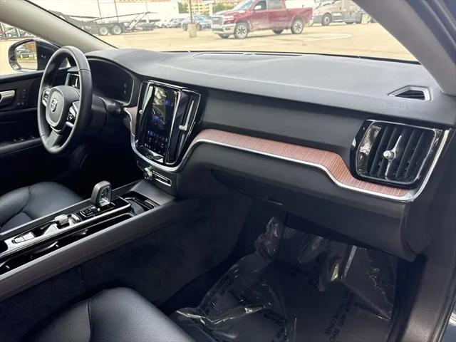 2024 Volvo S60 B5 Plus Dark Theme