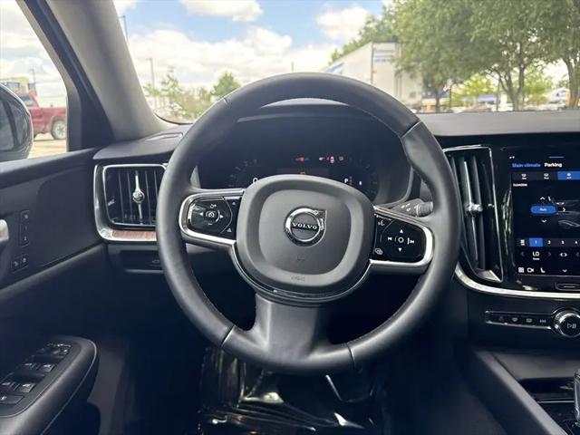 2024 Volvo S60 B5 Plus Dark Theme