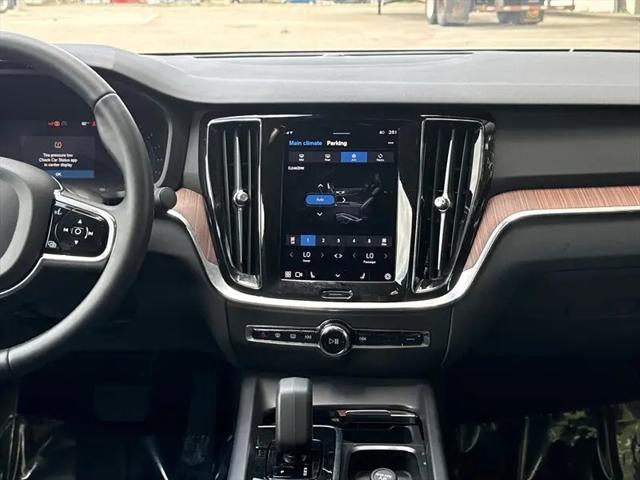 2024 Volvo S60 B5 Plus Dark Theme