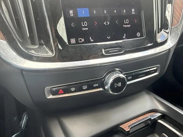 2024 Volvo S60 B5 Plus Dark Theme