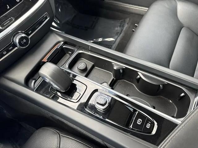 2024 Volvo S60 B5 Plus Dark Theme