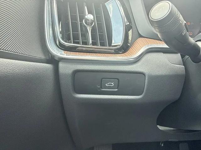 2024 Volvo S60 B5 Plus Dark Theme