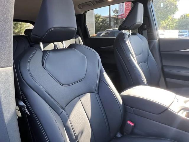 2027 INFINITI QX60 LUXE