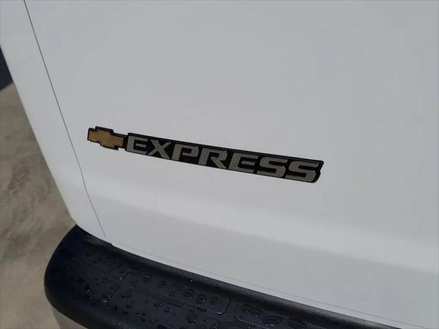2026 Chevrolet Express Cargo Van 2500 Regular Wheelbase, WT, RWD