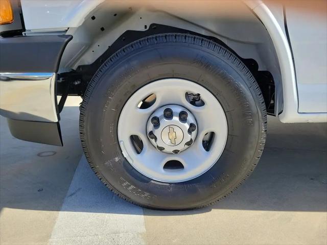 2026 Chevrolet Express Cargo Van 2500 Regular Wheelbase, WT, RWD