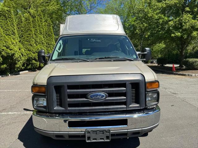 2013 Ford E-350 Super Duty Commercial