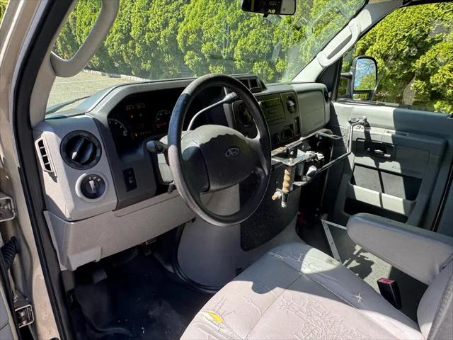 2013 Ford E-350 Super Duty Commercial