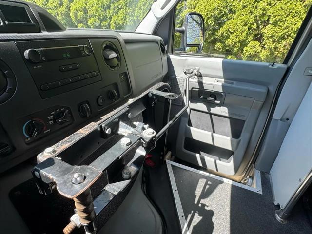 2013 Ford E-350 Super Duty Commercial
