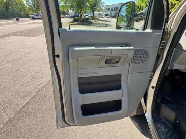 2013 Ford E-350 Super Duty Commercial