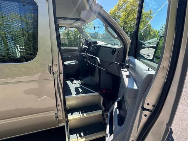 2013 Ford E-350 Super Duty Commercial