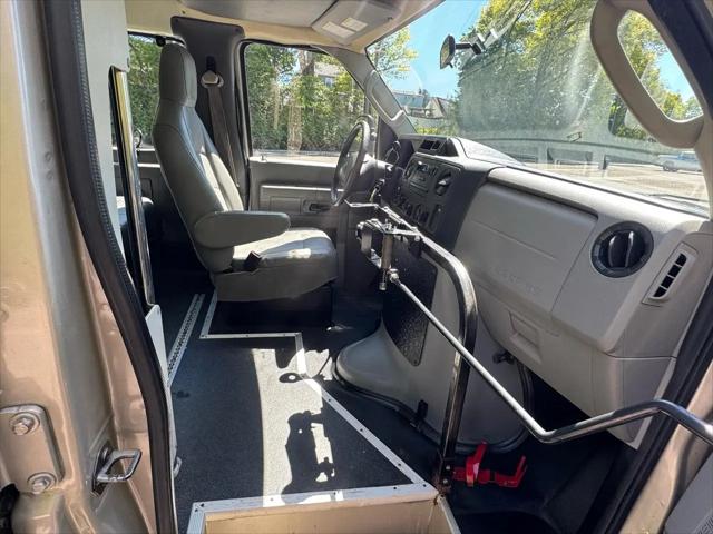 2013 Ford E-350 Super Duty Commercial