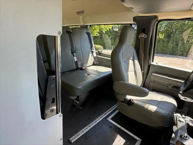 2013 Ford E-350 Super Duty Commercial