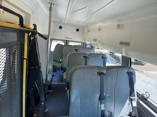 2013 Ford E-350 Super Duty Commercial