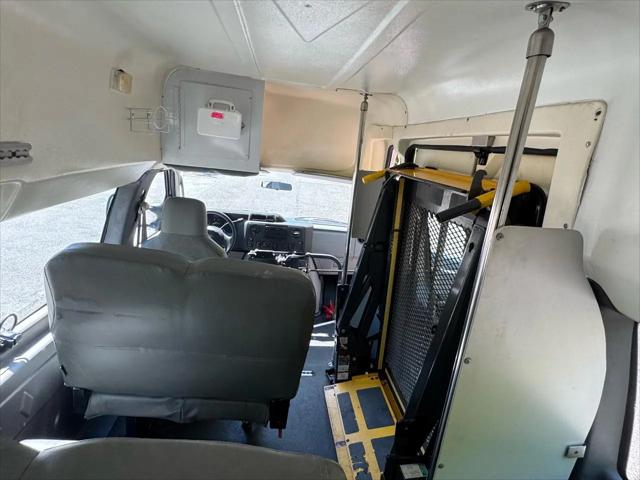2013 Ford E-350 Super Duty Commercial