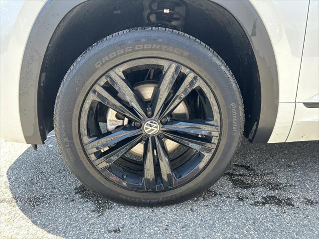 2023 Volkswagen Atlas Cross Sport 3.6L V6 SEL R-Line Black