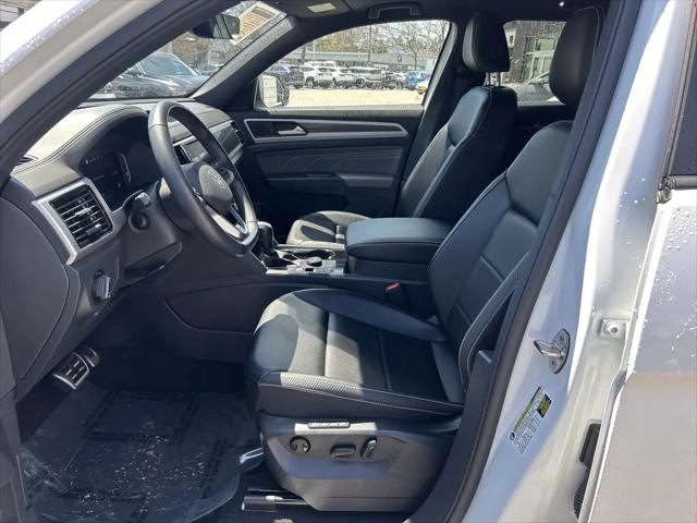 2023 Volkswagen Atlas Cross Sport 3.6L V6 SEL R-Line Black
