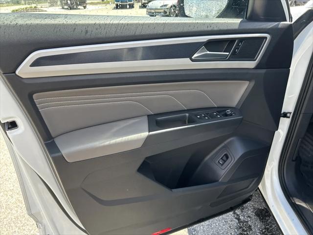 2023 Volkswagen Atlas Cross Sport 3.6L V6 SEL R-Line Black