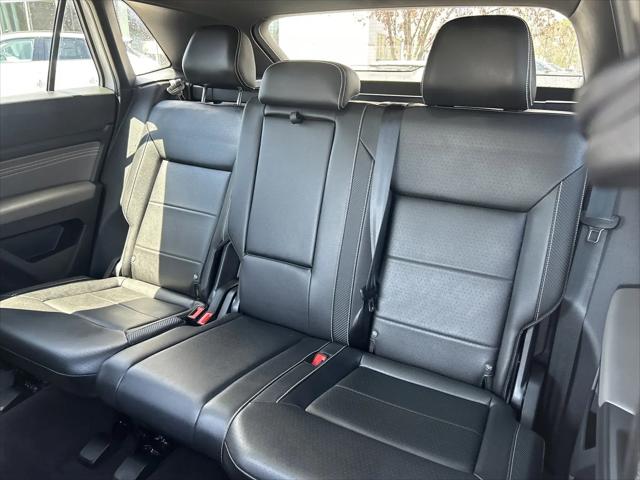 2023 Volkswagen Atlas Cross Sport 3.6L V6 SEL R-Line Black
