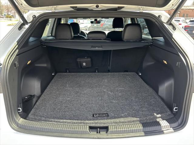 2023 Volkswagen Atlas Cross Sport 3.6L V6 SEL R-Line Black