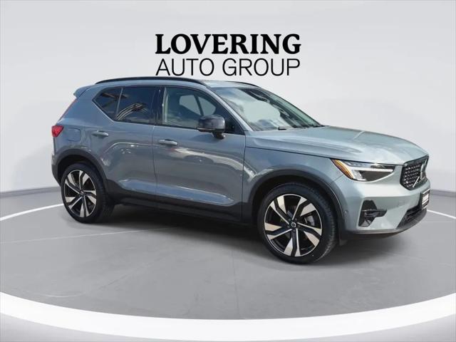 2023 Volvo XC40 B5 Plus Dark Theme
