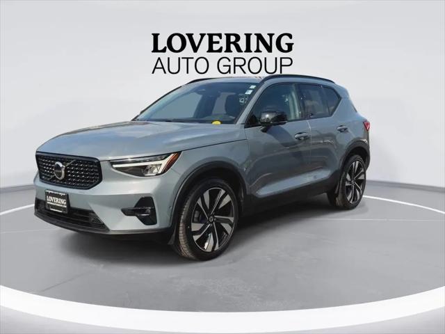 2023 Volvo XC40 B5 Plus Dark Theme