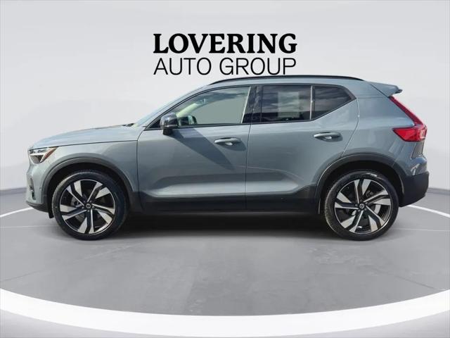2023 Volvo XC40 B5 Plus Dark Theme