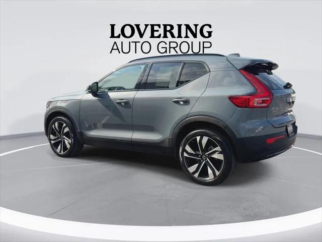 2023 Volvo XC40 B5 Plus Dark Theme
