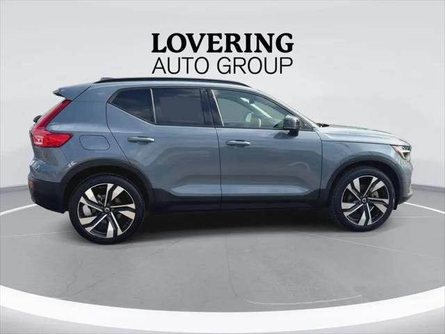 2023 Volvo XC40 B5 Plus Dark Theme
