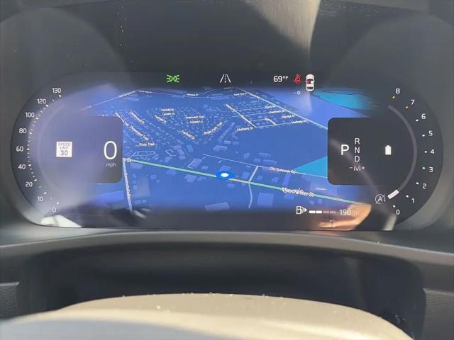 2023 Volvo XC40 B5 Plus Dark Theme