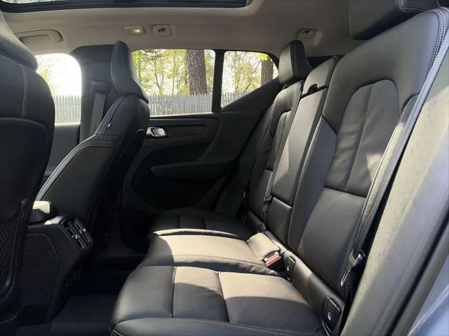 2023 Volvo XC40 B5 Plus Dark Theme
