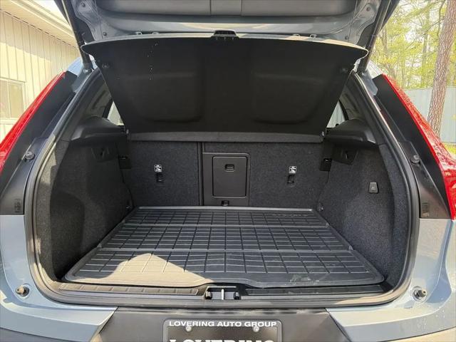 2023 Volvo XC40 B5 Plus Dark Theme