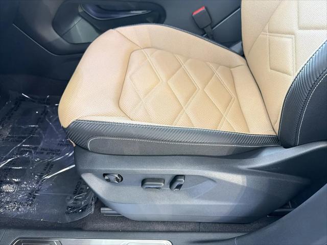 2026 Volkswagen Atlas Cross Sport SE with Technology
