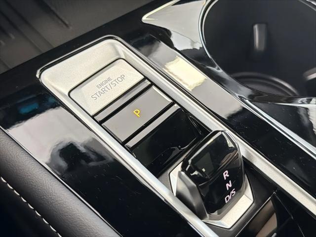 2026 Volkswagen Atlas Cross Sport SE with Technology