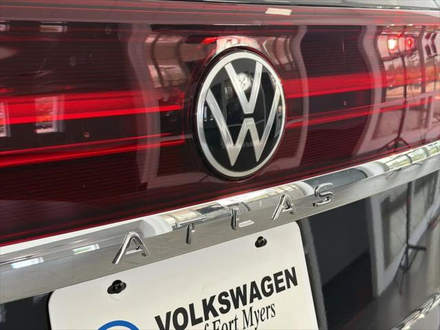 2026 Volkswagen Atlas Cross Sport SE with Technology