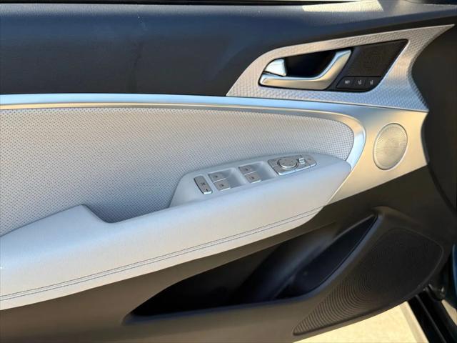 2023 Genesis G70 2.0T RWD