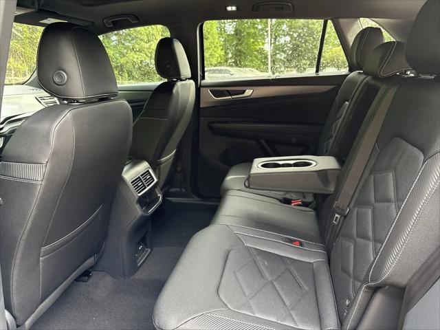 2026 Volkswagen Atlas Cross Sport SE with Technology
