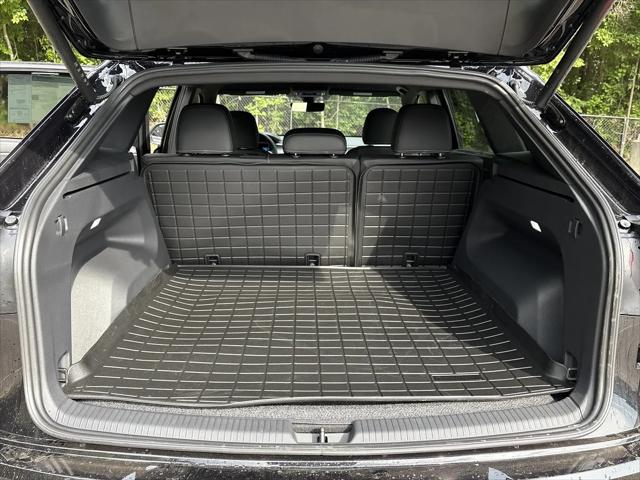 2026 Volkswagen Atlas Cross Sport SE with Technology