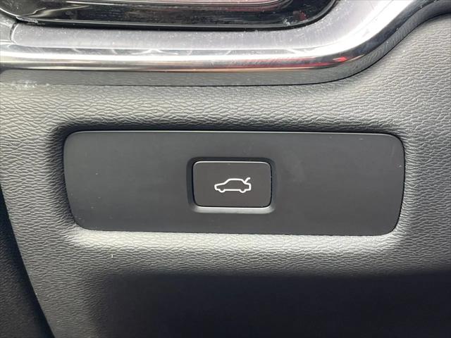 2024 Volvo S60 B5 Core Dark Theme