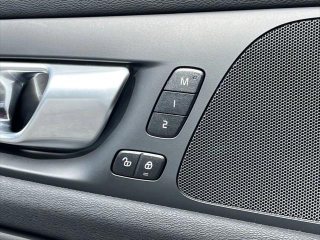 2024 Volvo S60 B5 Core Dark Theme