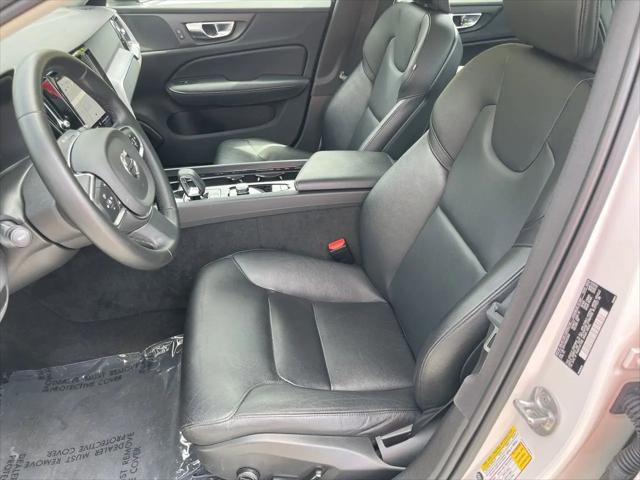 2024 Volvo S60 B5 Core Dark Theme