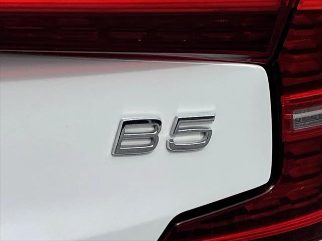 2024 Volvo S60 B5 Core Dark Theme