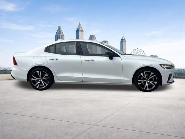 2024 Volvo S60 B5 Core Dark Theme