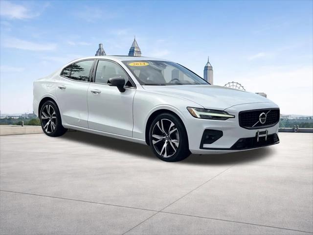 2024 Volvo S60 B5 Core Dark Theme
