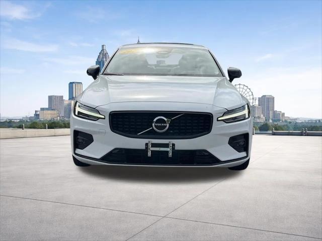 2024 Volvo S60 B5 Core Dark Theme